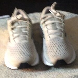 Brooks Beige Sneakers